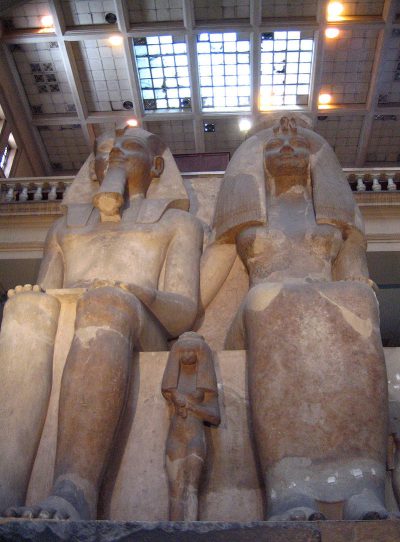 Amenhotep_III_statue
