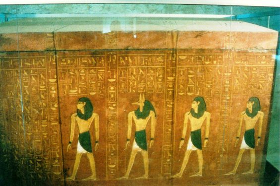 Thoetmoses_IV_sarcofaag-KV43