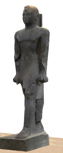 Taharqa_among_statues_of_Napatan_kings
