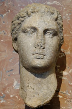 Arsinoe_II_Isis-Selene_Louvre_Ma4891