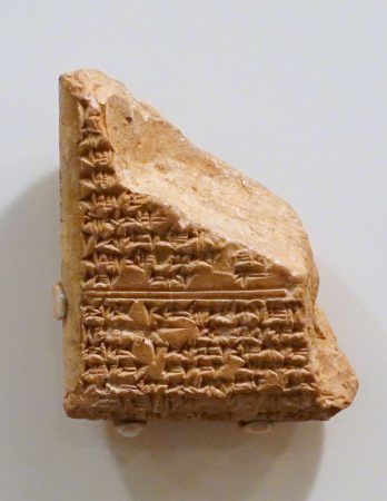 Amarna_letter_fragment,_from_King_Tushratta_of_Mitanni_to_Queen_Tiy_(Teye)_of_Egypt,_matching_fragment_in_British_Museum_-_Oriental_Institute_Museum,_University_of_Chicago_-_DSC07018